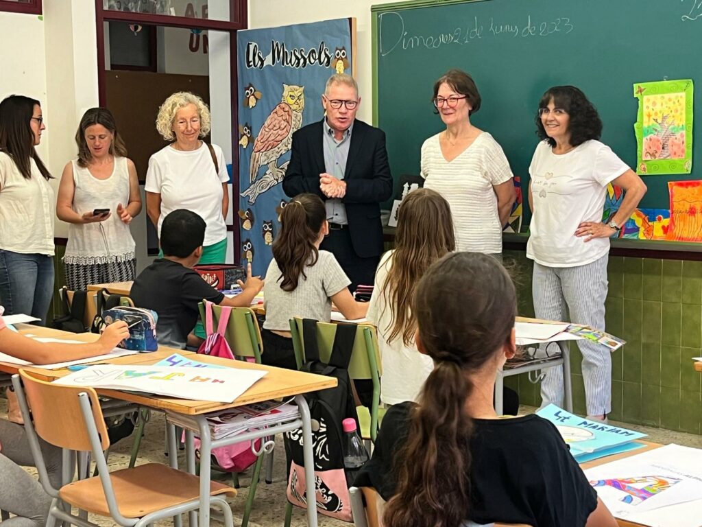 Juli Fernández visita l'escola Josep Barceló i Matas
