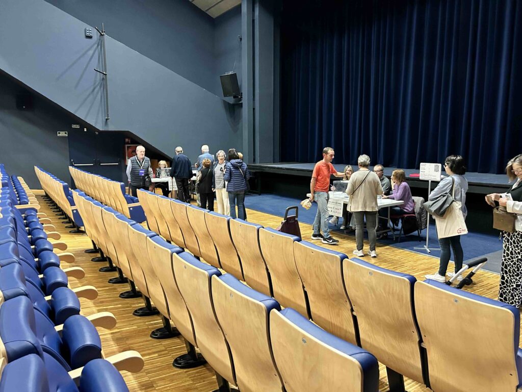 Punt de votació del Teatre Municipal