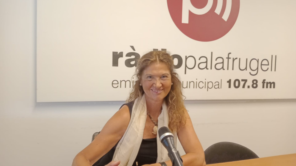 L'artista Cristina Arias als estudis de Ràdio Palafrugell