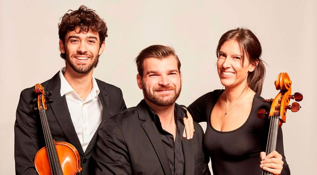 Miquel Múñiz al violí, Alba Urbano al violoncel i Rafael Kkyrychenko al piano