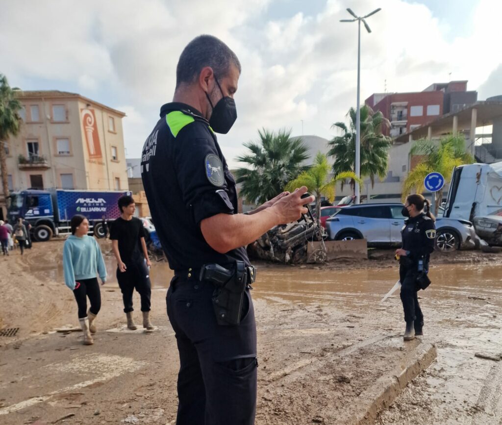 Agents de la policia local al País Valencià per la DANA