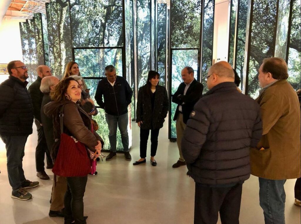 Visita dels representants al Museu del Suro