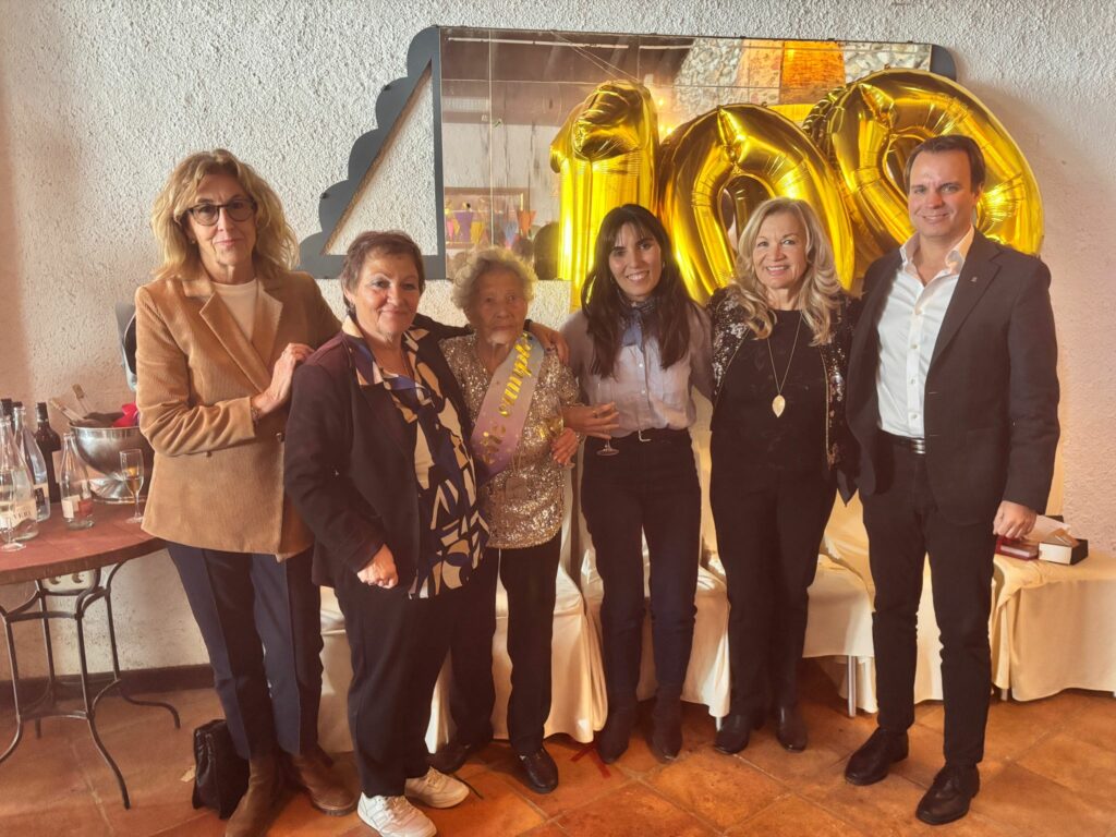 Magdalena Meier a la recepció de la Medalla Centenària