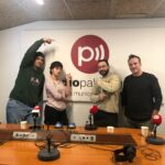 Formació musical Garoines als estudis de Ràdio Palafrugell