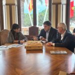 Visita institucional de Pietrasanta durant el Flors i Violes