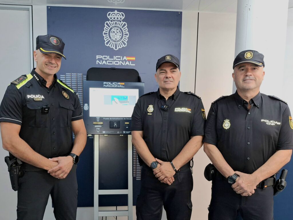 Insatal·lació punt de documentació policial