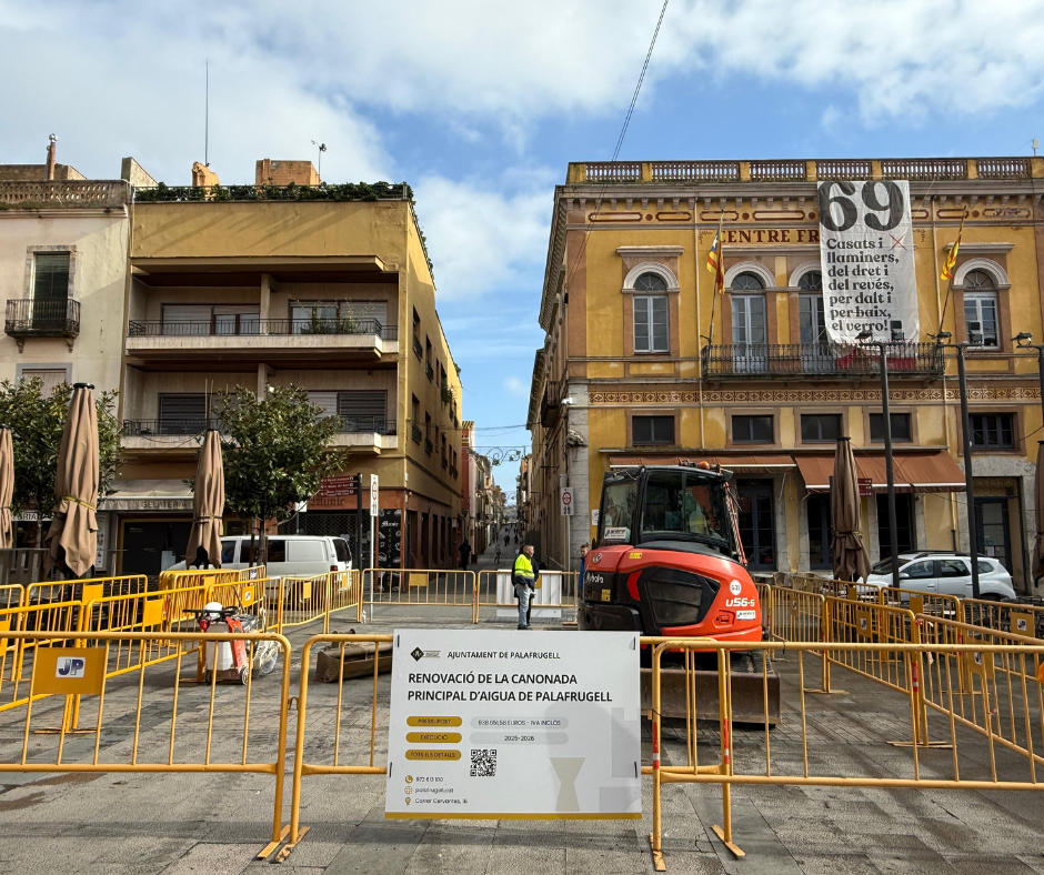 Inici de les obres de la canonada principal d'aigua a plaça Nova
