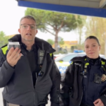 Agents de la Policia Local amb la balisa V16 obligatòria