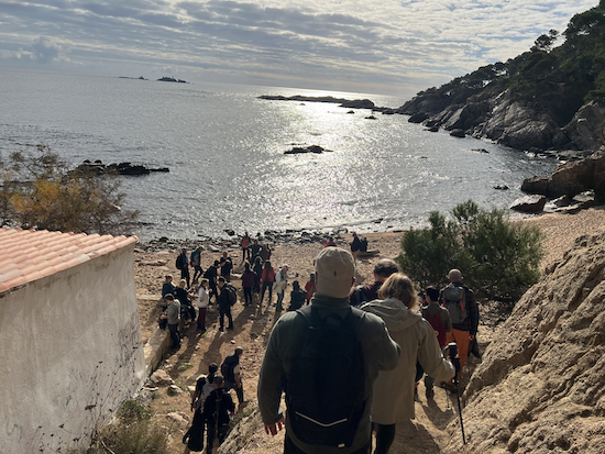 Grup de persones participant en una sortida de SOS Costa Brava