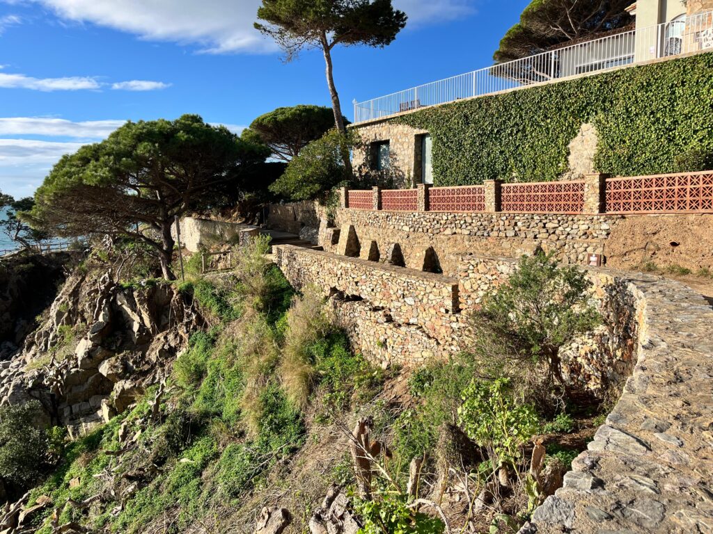 Afectació del camí de ronda tallat a Calella