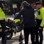 Control de la policia local a un patinet