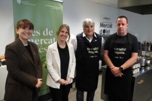 Acció amb productes de reaprofitament del Mercat d’Olot en el