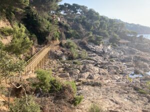 Camí de ronda entre el Cau i Cala Pedrosa