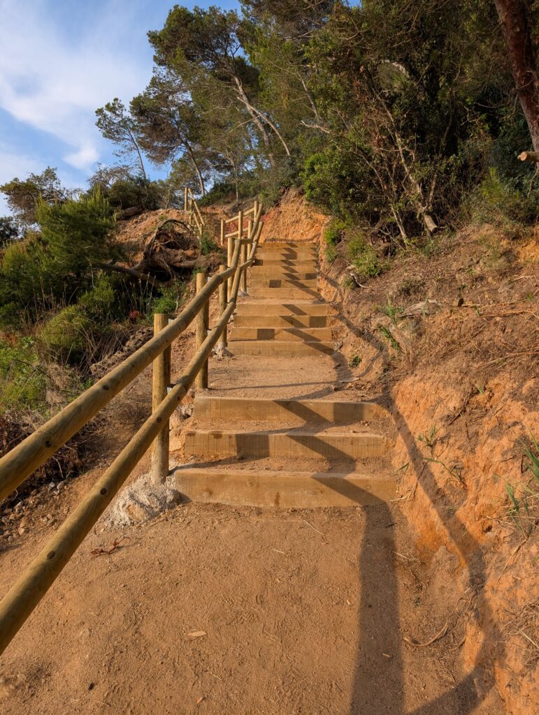 Camí de ronda entre el Cau i Cala Pedrosa
