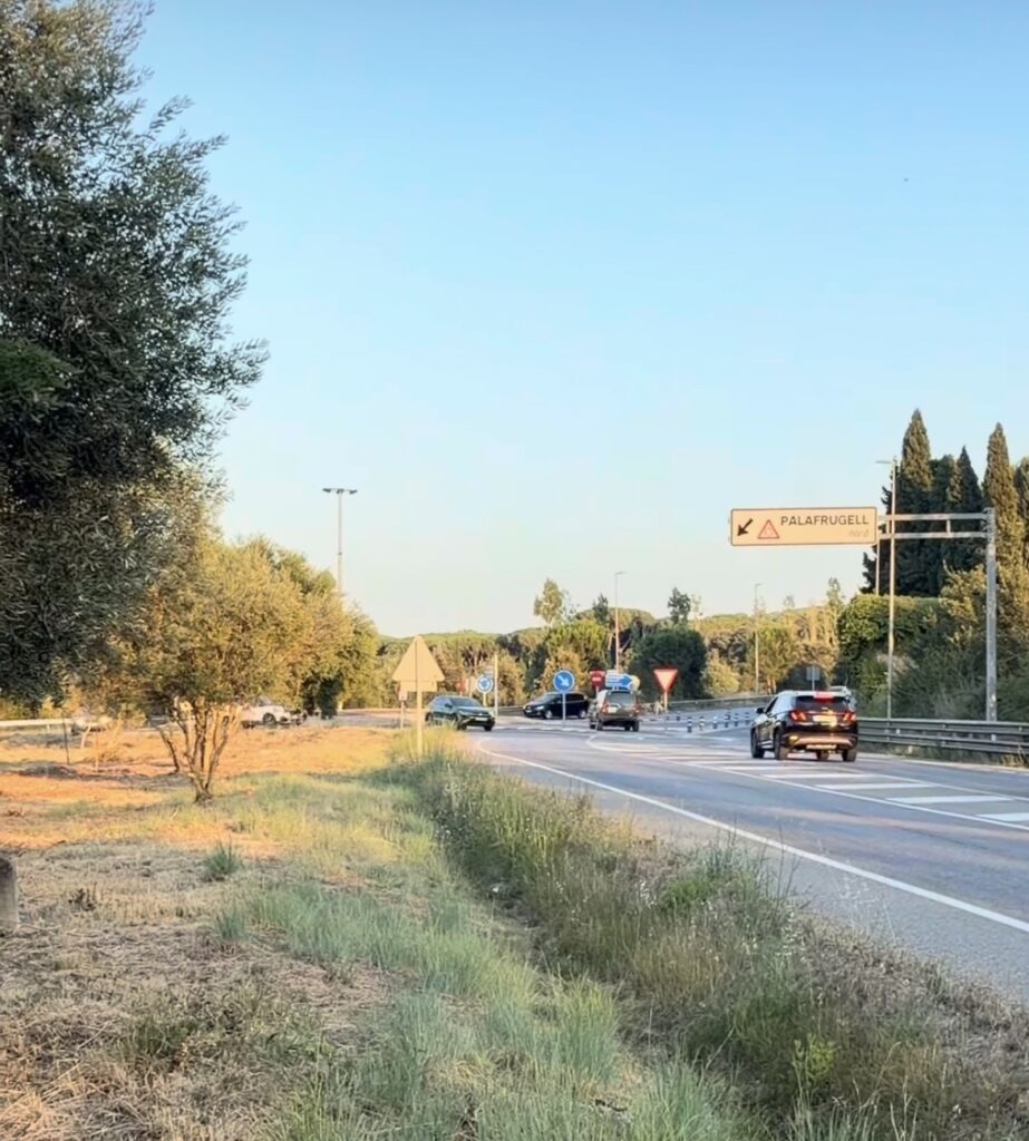 Carretera C-66 pel pas a Llofriu